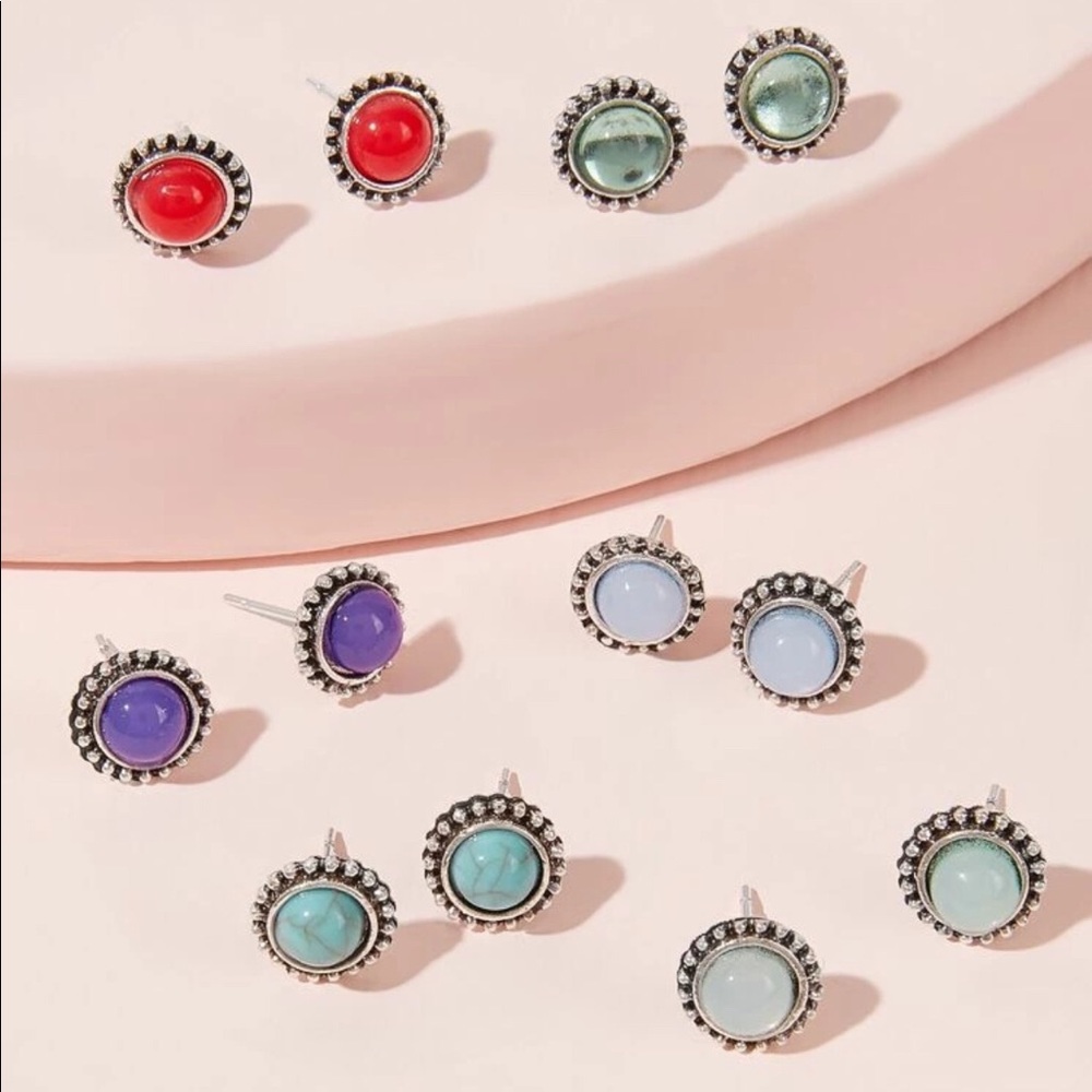 NEW Stud earrings